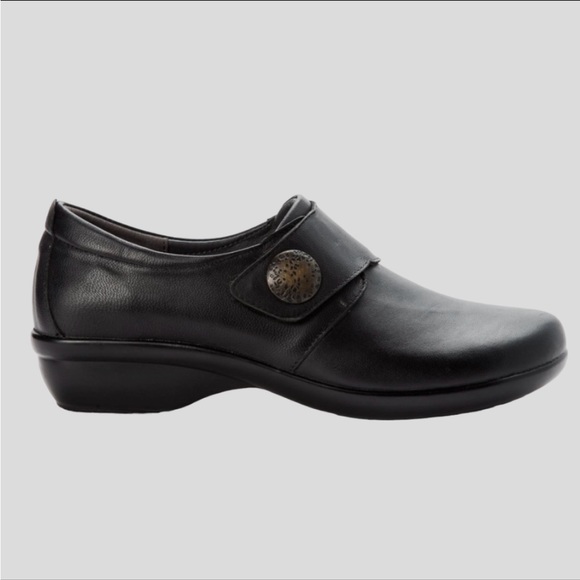 Propet Women's Autumn Shoes - Picture 3 of 12